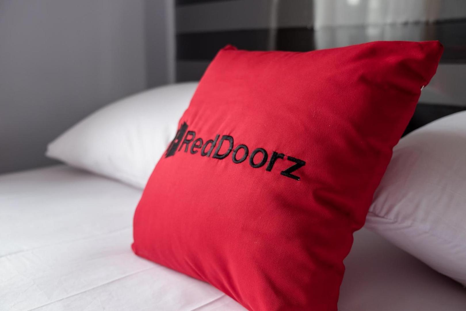 Reddoorz Near Supermall Karawaci 2 2*