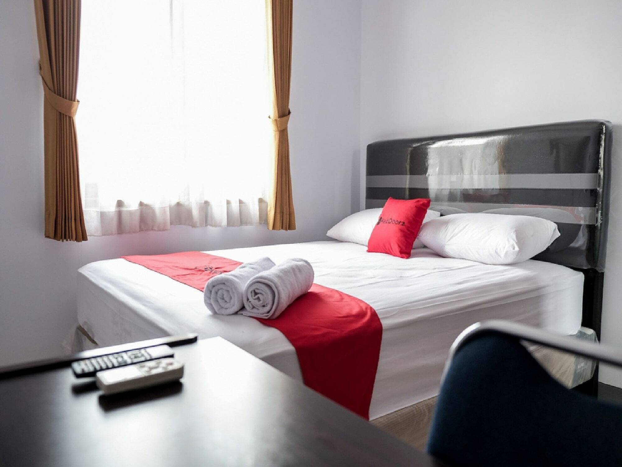 Wisma tamu Reddoorz Near Supermall Karawaci 2 2*